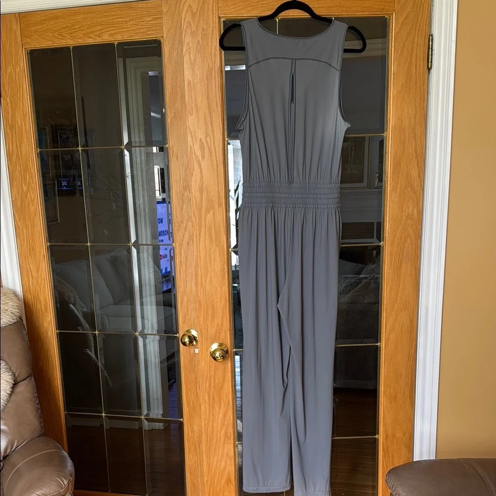 Casual Wide-Leg Sleeveless Jumpsuit in Grey - Picture 2 of 6